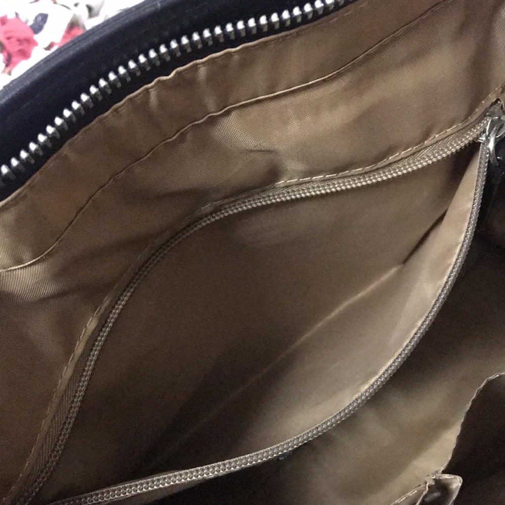 Gun Tote’n Mama Black Embossed shoulder Purse - Picture 7 of 17